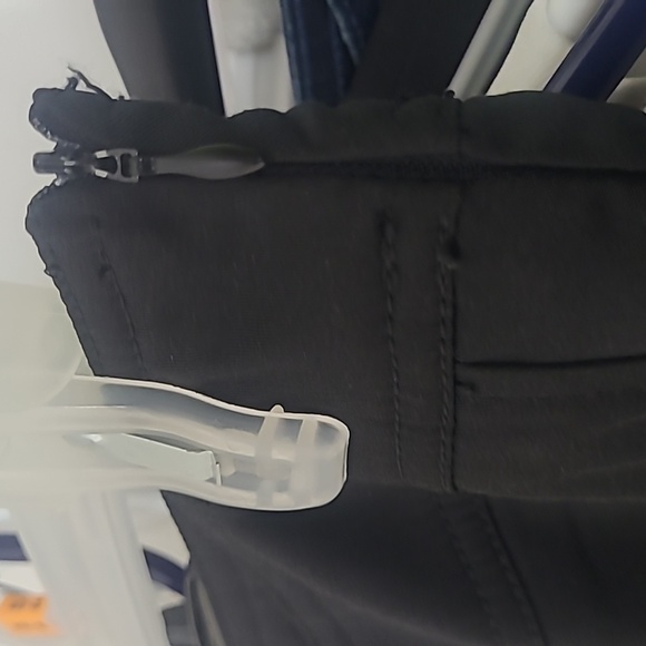 Sharango ankle cropped pant Black side zipper flat front ruffled hem New - Picture 6 of 7